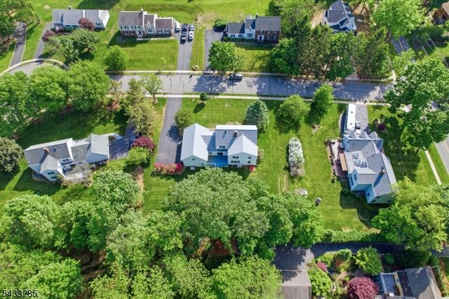 3 Elm St, Chester Boro, NJ 07930