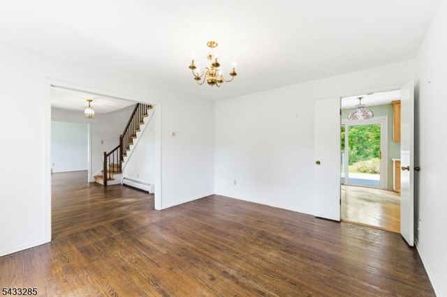 3 Elm St, Chester Boro, NJ 07930