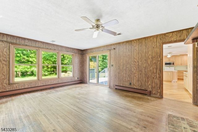 3 Elm St, Chester Boro, NJ 07930