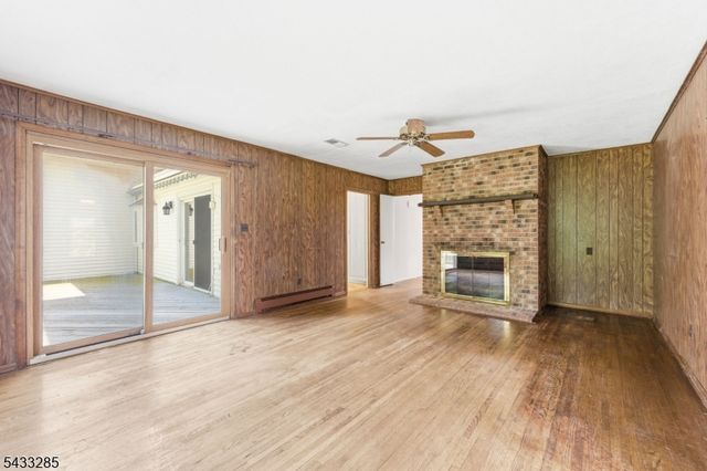 3 Elm St, Chester Boro, NJ 07930