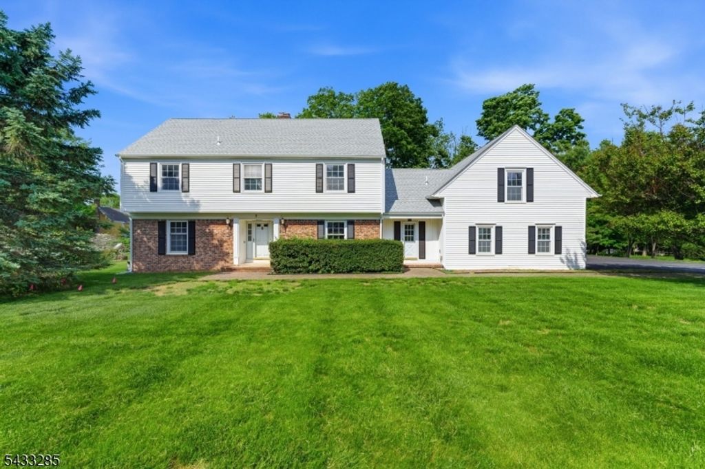 3 Elm St, Chester Boro, NJ 07930