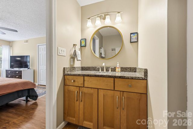 2305 Abbey Circle, Asheville, NC 28805