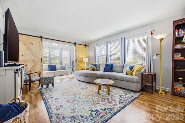 2305 Abbey Circle, Asheville, NC 28805