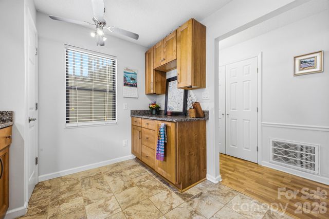 2305 Abbey Circle, Asheville, NC 28805