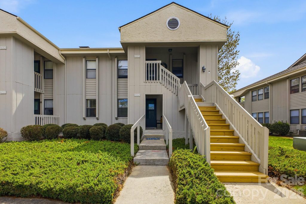 2305 Abbey Circle, Asheville, NC 28805