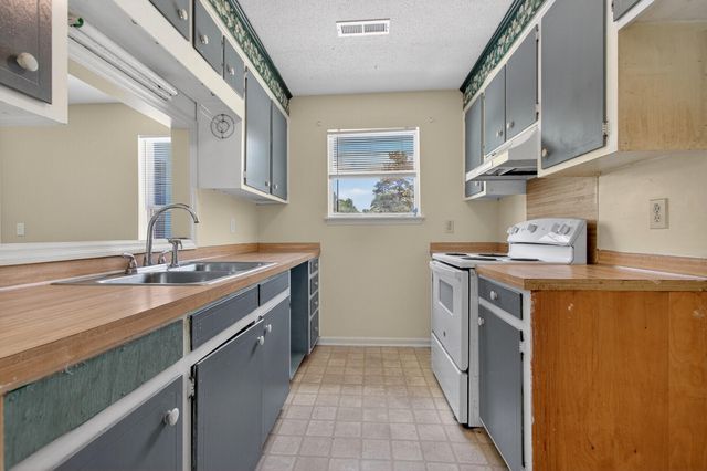 350 Dorchester Manor Boulevard, North Charleston, SC 29420