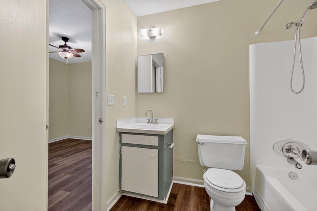 350 Dorchester Manor Boulevard, North Charleston, SC 29420