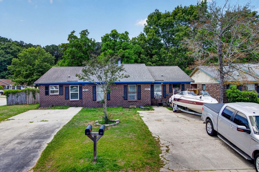 350 Dorchester Manor Boulevard, North Charleston, SC 29420
