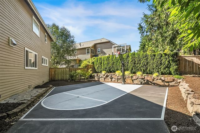 510 215th Court SE, Sammamish, WA 98074