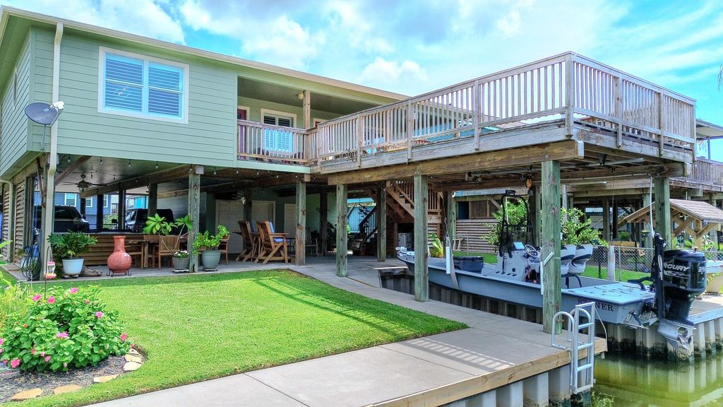 122 Four Master Road, Freeport, TX 77541