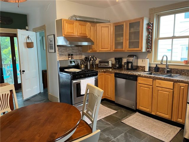 11 BYRNES Street, Newport, RI 02840