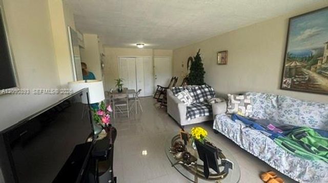 8850 Fontainebleau Boulevard 203, Miami, FL 33172