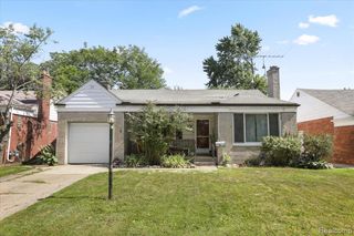 20871 Van Antwerp Street, Harper Woods, MI 48225