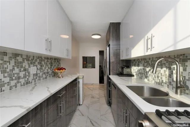 140-35 Burden Crescent 402, Briarwood, NY 11435
