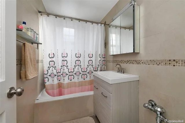 140-35 Burden Crescent 402, Briarwood, NY 11435