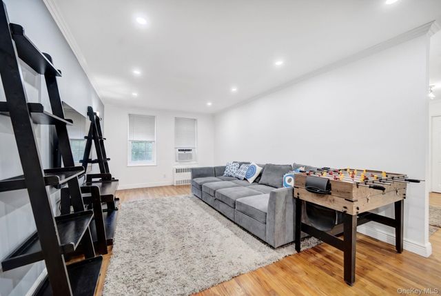 140-35 Burden Crescent 402, Briarwood, NY 11435