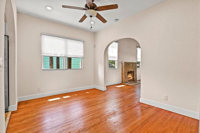 914 30th Court, West Palm Beach, FL 33407