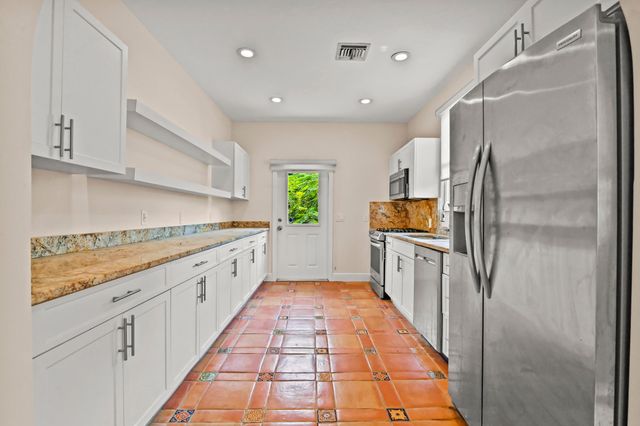 914 30th Court, West Palm Beach, FL 33407