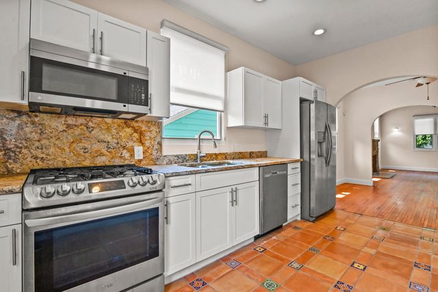 914 30th Court, West Palm Beach, FL 33407