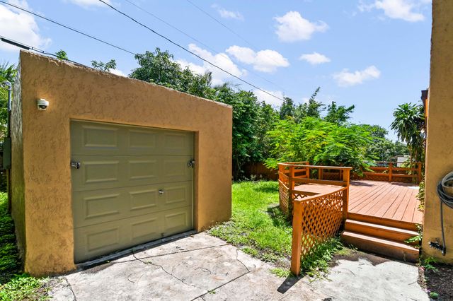 914 30th Court, West Palm Beach, FL 33407