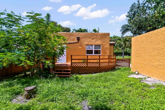 914 30th Court, West Palm Beach, FL 33407