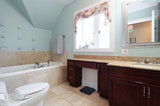 285 Linden Park Place, Highland Park, IL 60035
