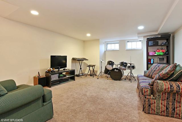 285 Linden Park Place, Highland Park, IL 60035