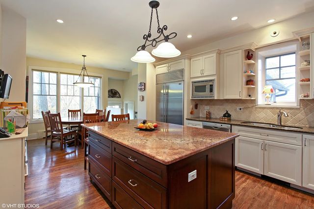 285 Linden Park Place, Highland Park, IL 60035