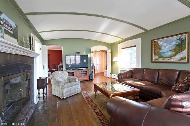 285 Linden Park Place, Highland Park, IL 60035