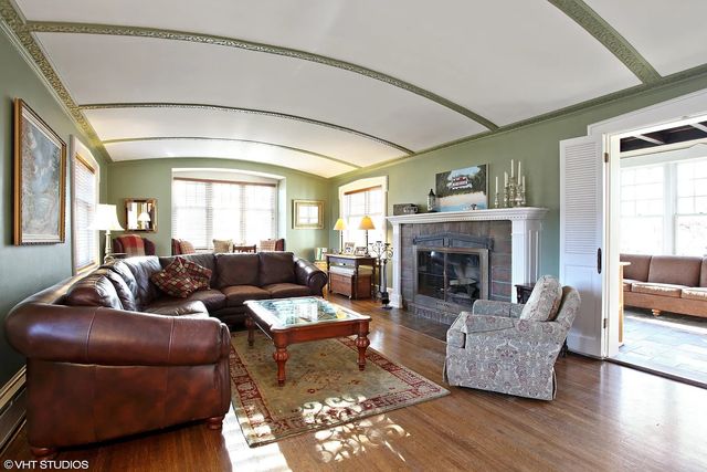 285 Linden Park Place, Highland Park, IL 60035
