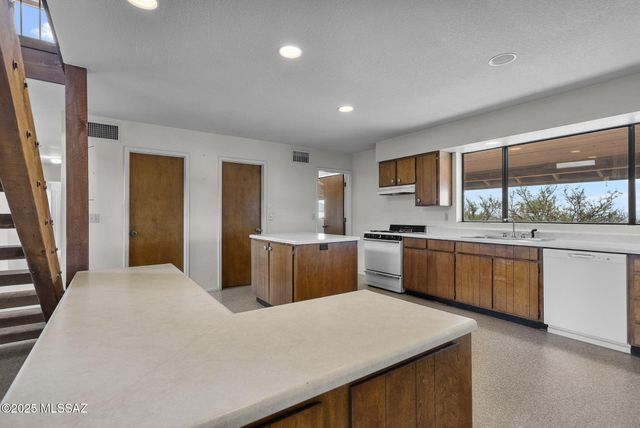108 Stoddard Way, Patagonia, AZ 85624