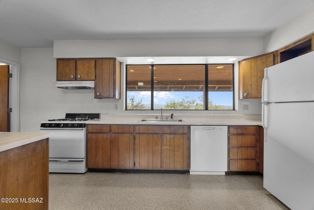 108 Stoddard Way, Patagonia, AZ 85624