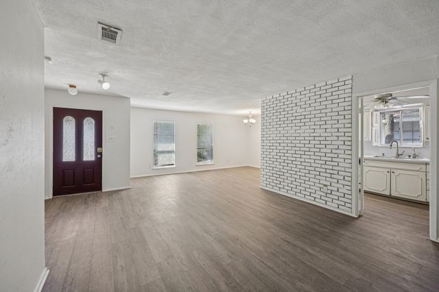 4720 South Drive W, Fort Worth, TX 76132