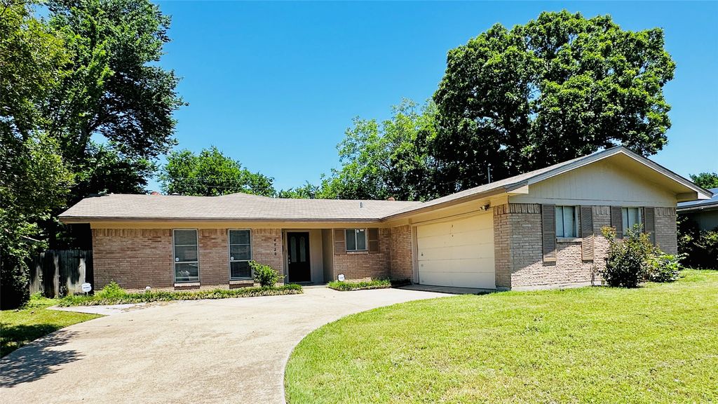 4720 South Drive W, Fort Worth, TX 76132