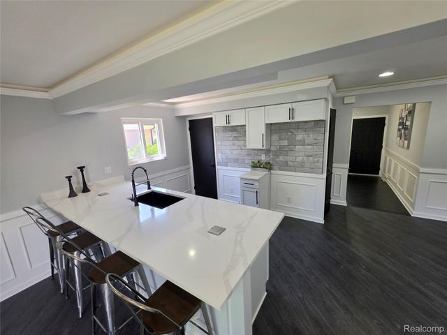 27442 Liberty Drive, Warren, MI 48092