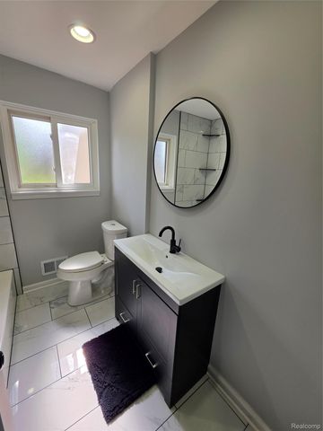 27442 Liberty Drive, Warren, MI 48092