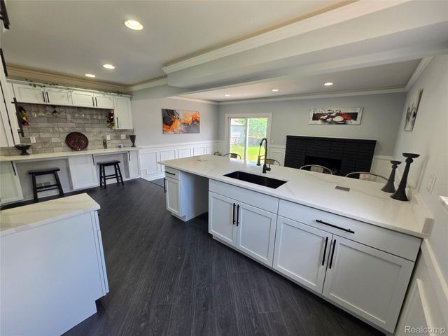 27442 Liberty Drive, Warren, MI 48092