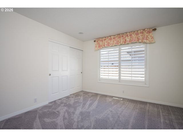 32195 Sw LAKE Dr, Wilsonville, OR 97070