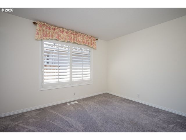 32195 Sw LAKE Dr, Wilsonville, OR 97070