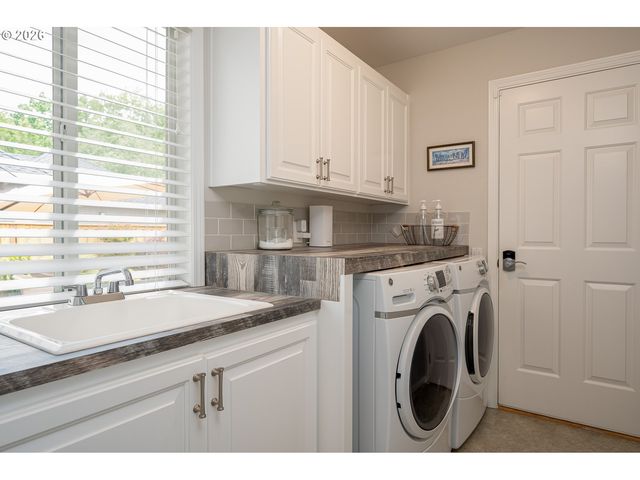 32195 Sw LAKE Dr, Wilsonville, OR 97070