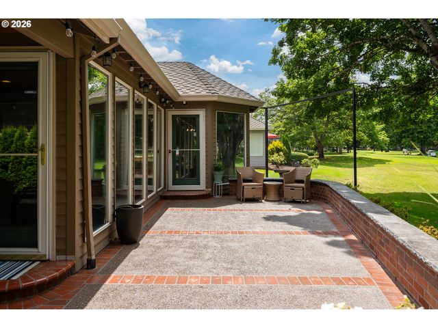 32195 Sw LAKE Dr, Wilsonville, OR 97070