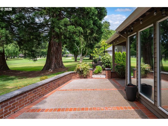 32195 Sw LAKE Dr, Wilsonville, OR 97070