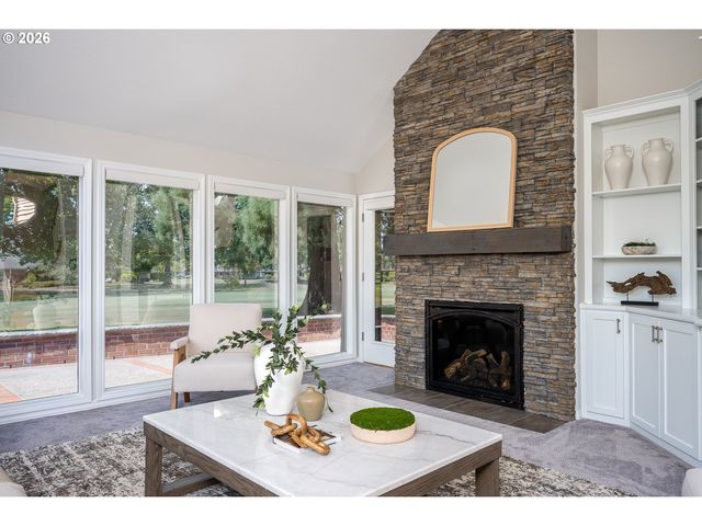 32195 Sw LAKE Dr, Wilsonville, OR 97070