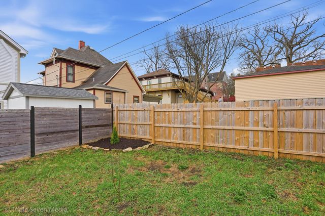 104 E Division Street, Lemont, IL 60439