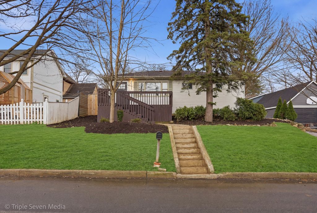 104 E Division Street, Lemont, IL 60439