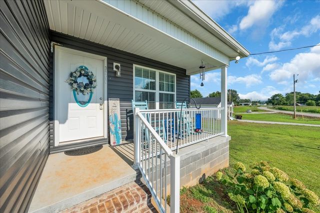 3366 Oak Grove Rd, Decherd, TN 37324