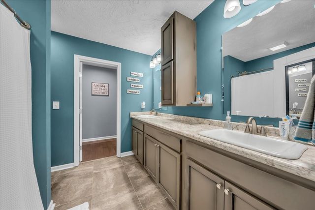 3366 Oak Grove Rd, Decherd, TN 37324