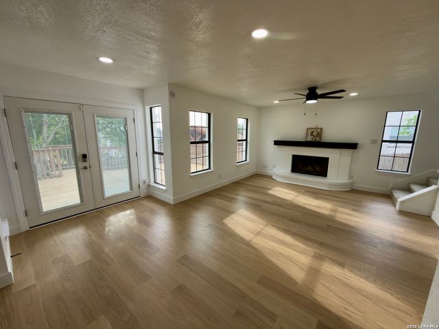 207 River, Castroville, TX 78009