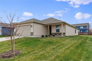 476 Rock Creek Drive, Tonganoxie, KS 66086
