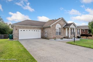 803 Auburn Oaks Dr, Louisville, KY 40214